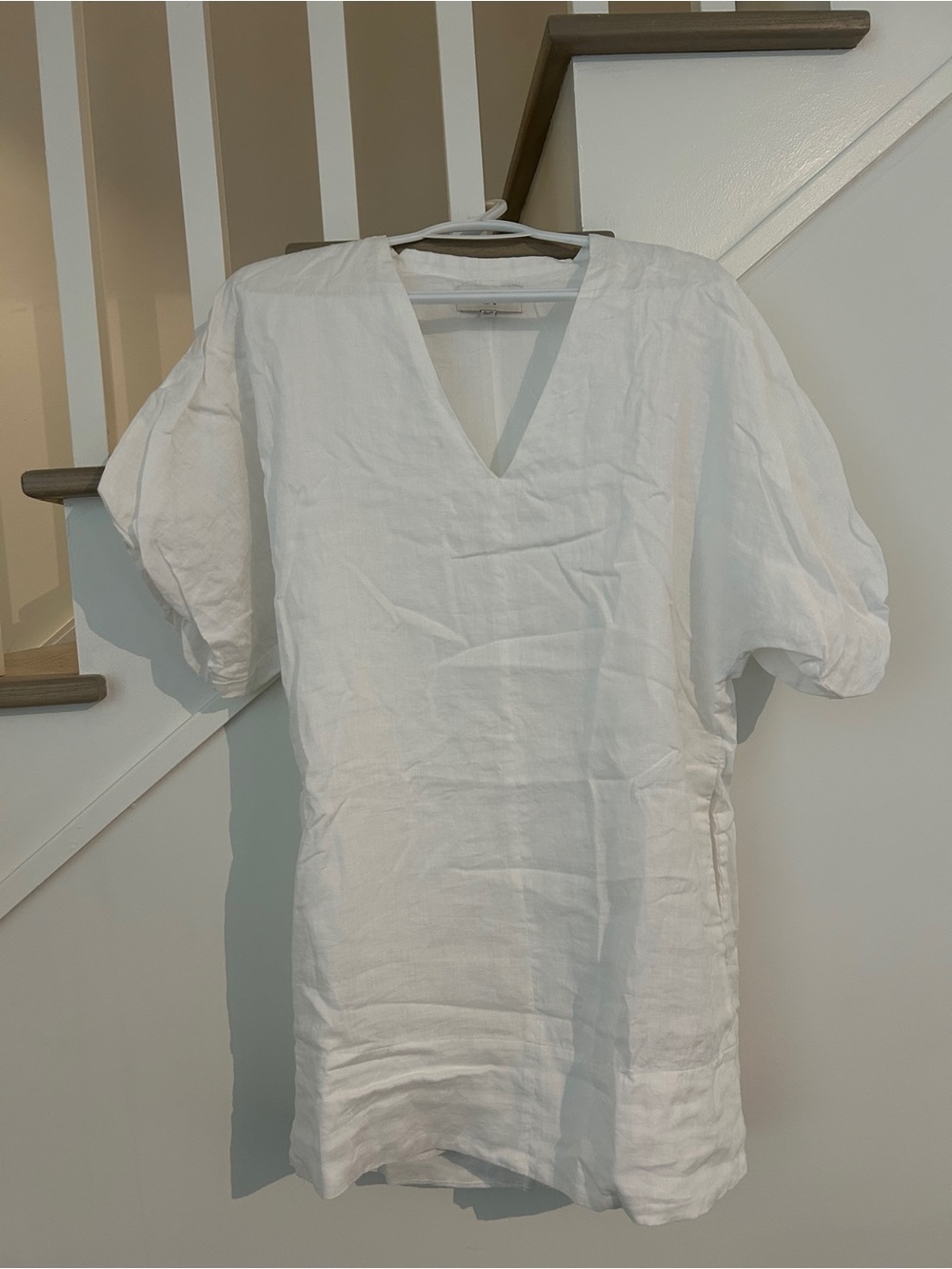 Banana Republic White V-Neck Short Sleeve Shirt